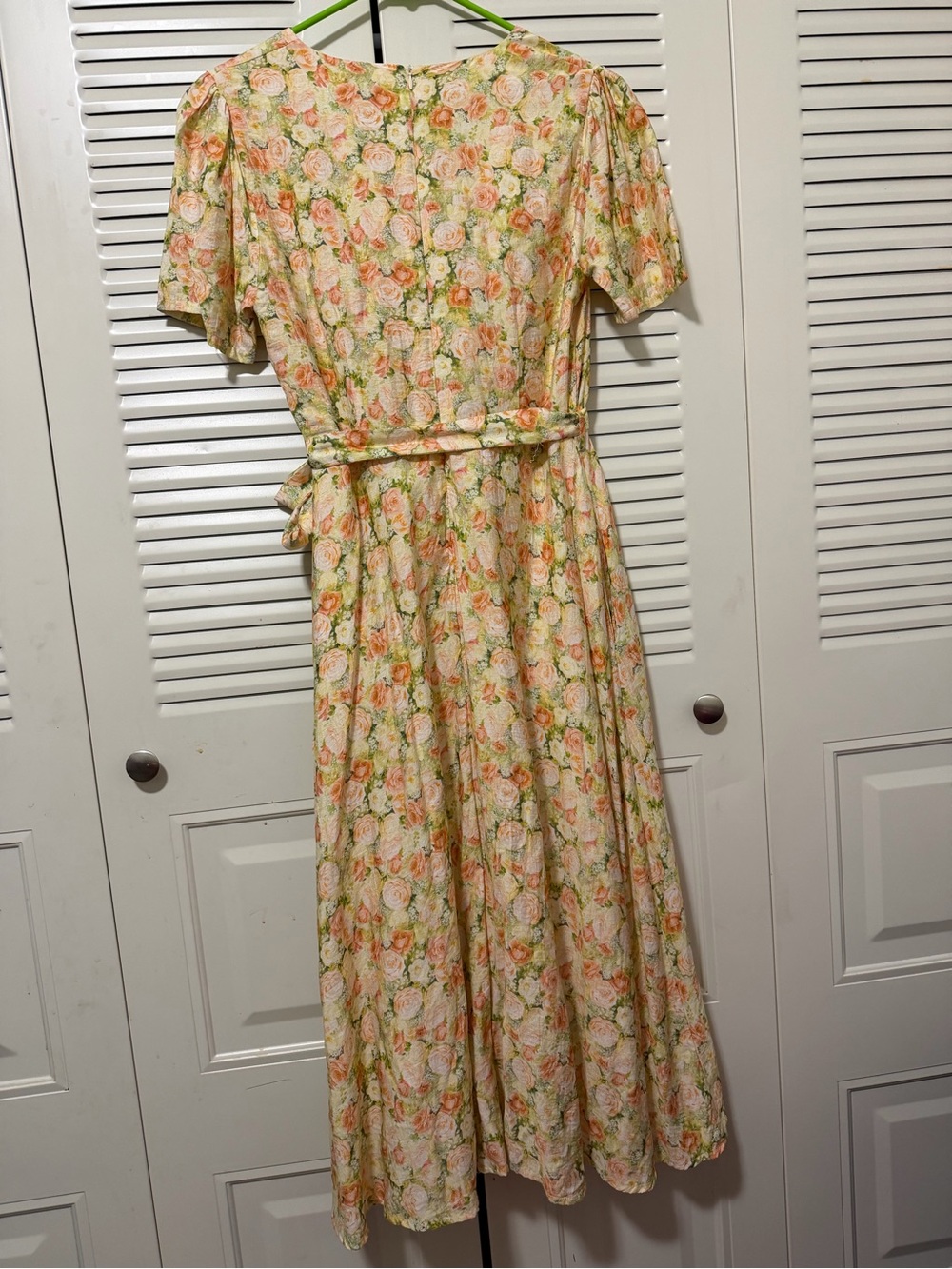 Ivy City Co Peach & Cream Floral Wrap Midi Dress Size 4 - Picture 5 of 8